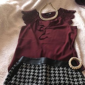 Shirtsleeve burgundy top